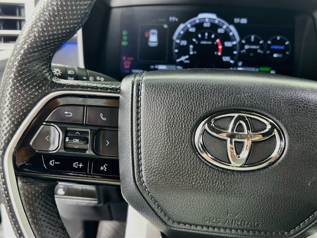 Used 2024 Toyota Sequoia Platinum AWD/4WD image 16
