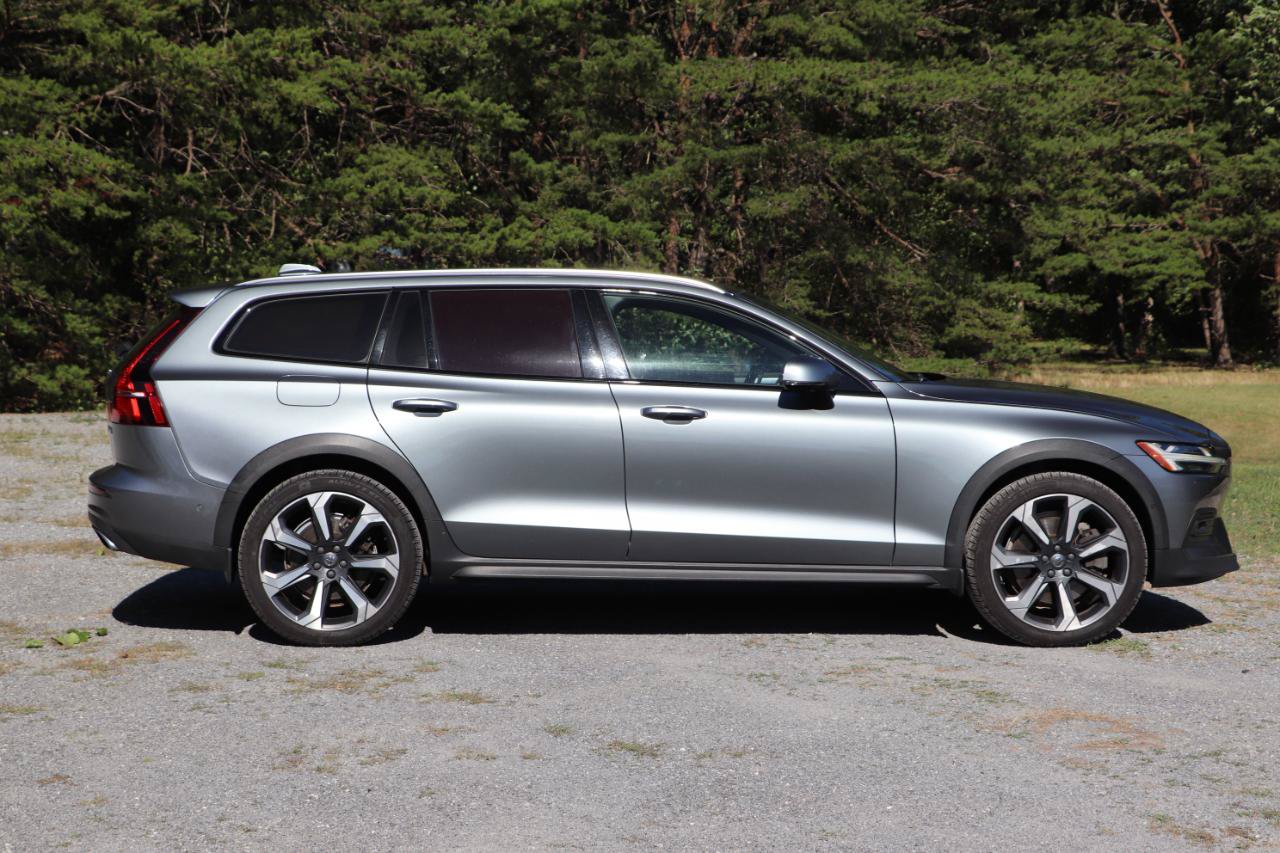 Used 2019 Volvo V60 T5 Cross Country AWD/4WD image 2
