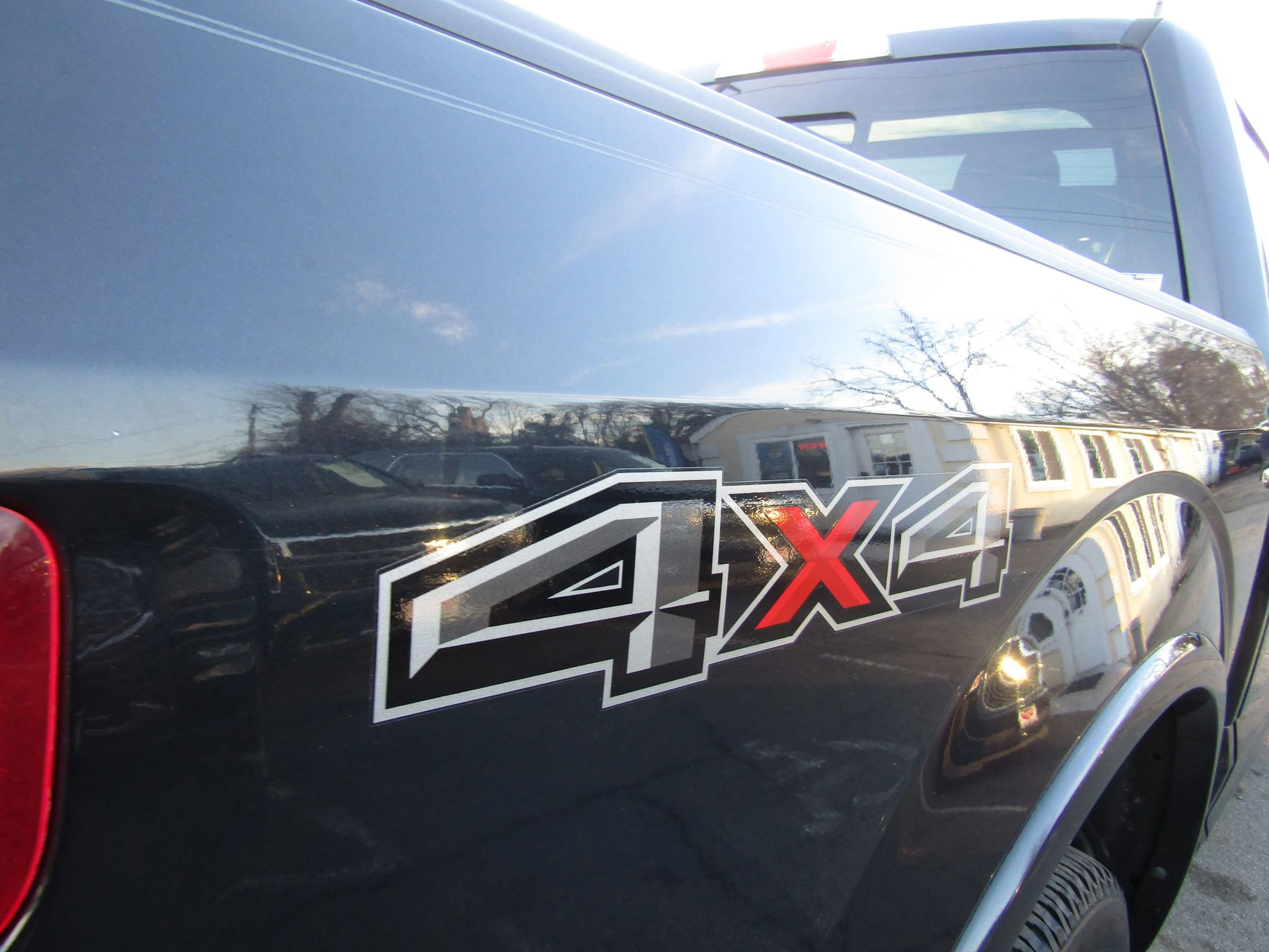 Used 2015 Ford F150 Platinum w/ Equipment Group 701A Luxury image 12