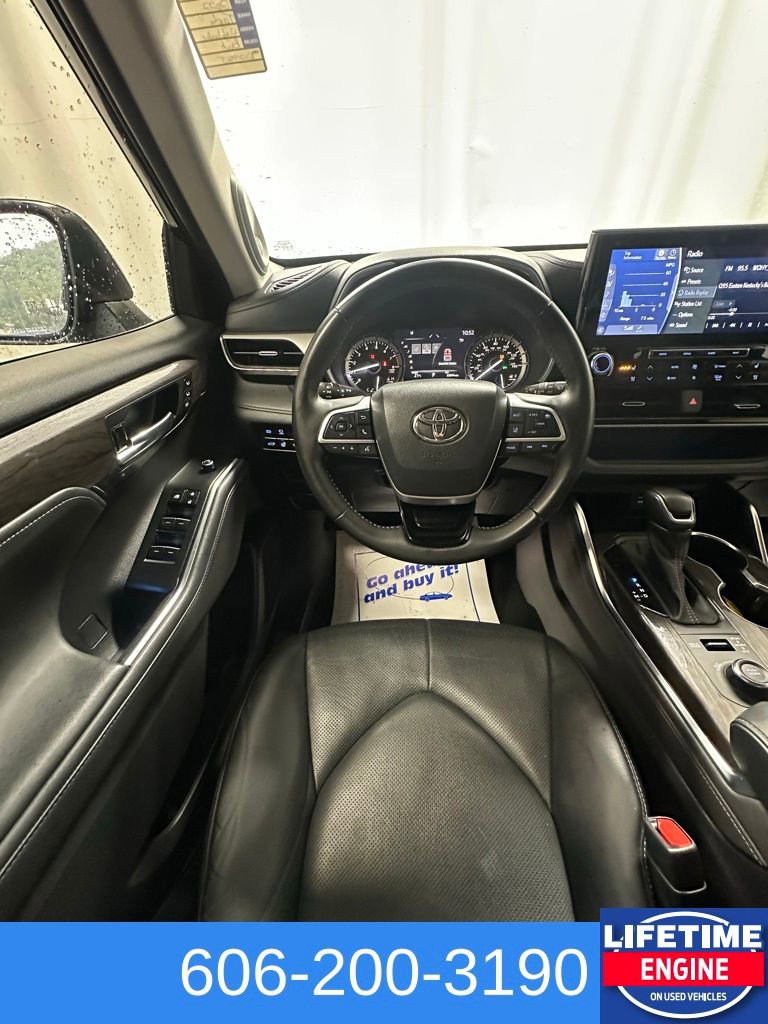 Used 2022 Toyota Highlander Platinum image 16