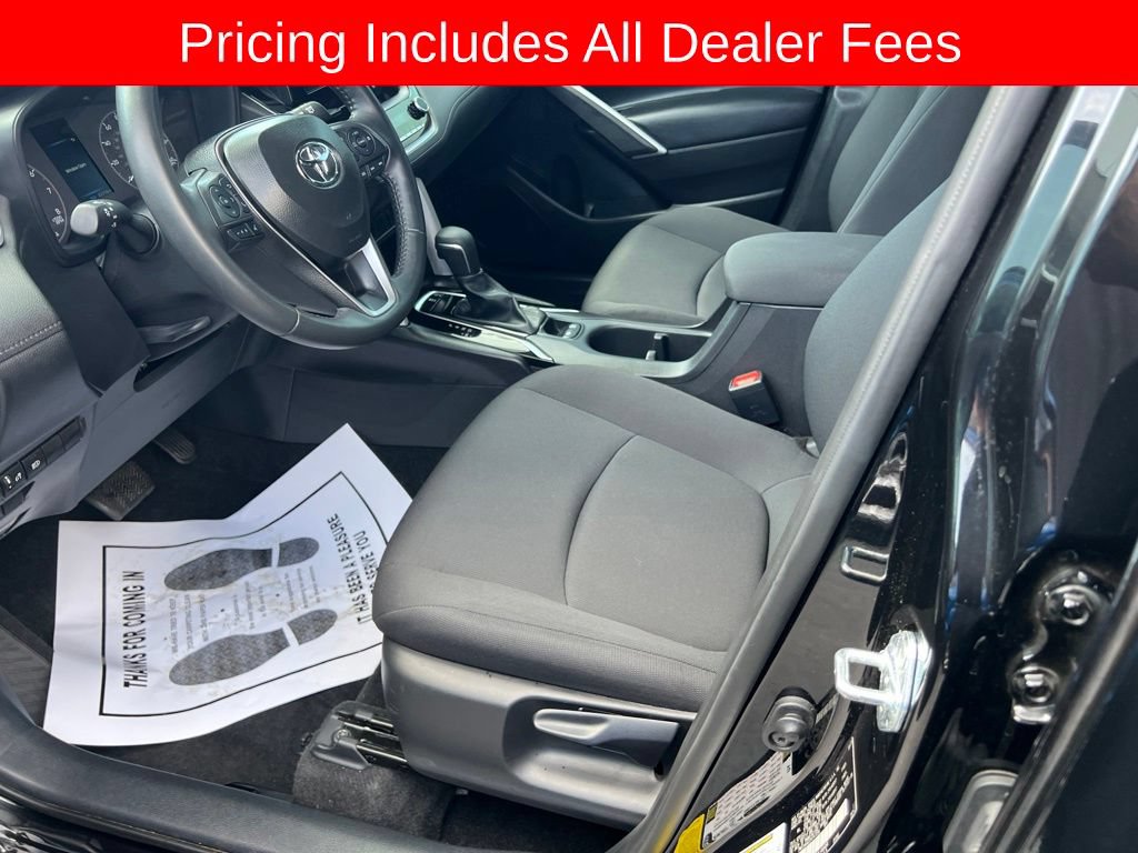 Used 2025 Toyota Corolla Cross LE FWD image 22