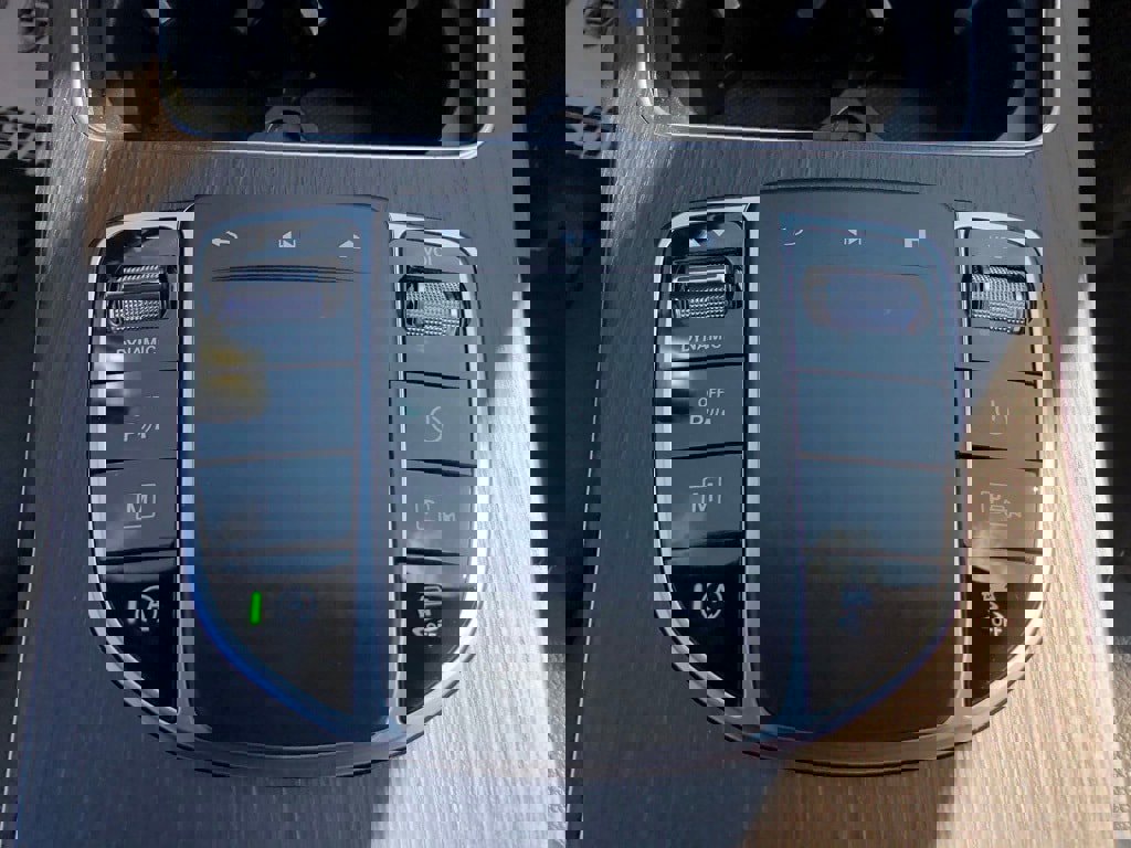 Used 2022 Mercedes-Benz GLC 300 4MATIC w/ Premium Package Lite image 32