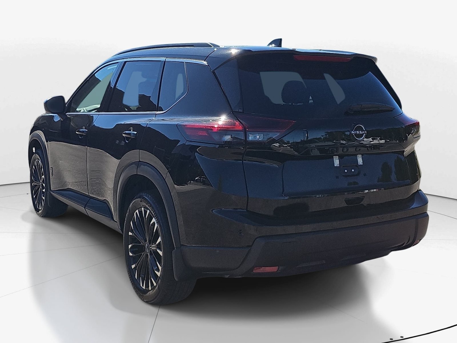 New 2027 Nissan Rogue Dark Armor FWD image 7