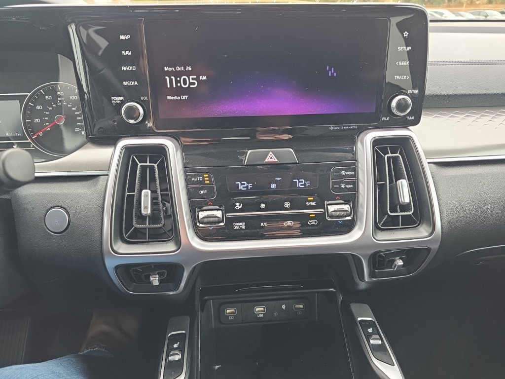Certified 2023 Kia Sorento EX AWD/4WD image 12