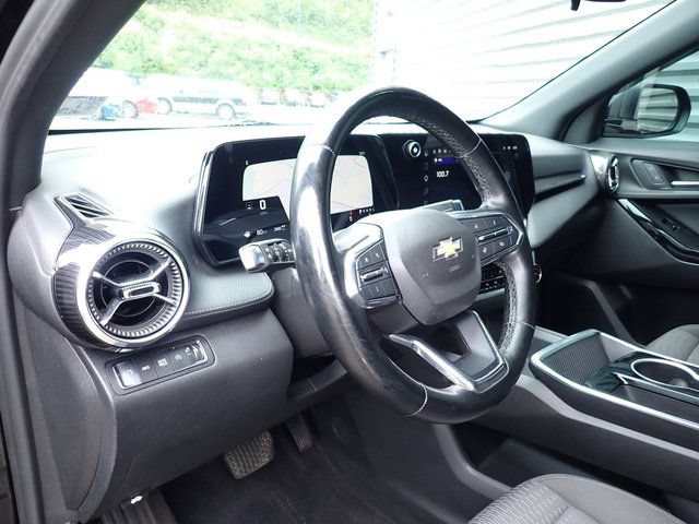 Used 2025 Chevrolet Equinox LT AWD/4WD image 14