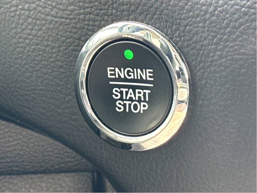 Used 2022 Ford Edge Titanium w/ Class II Trailer Tow Package image 18