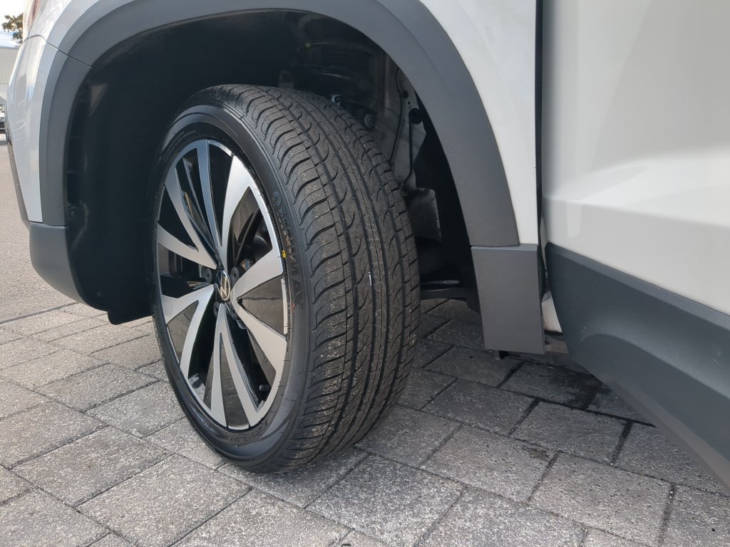 Certified 2022 Volkswagen Taos SE FWD image 33