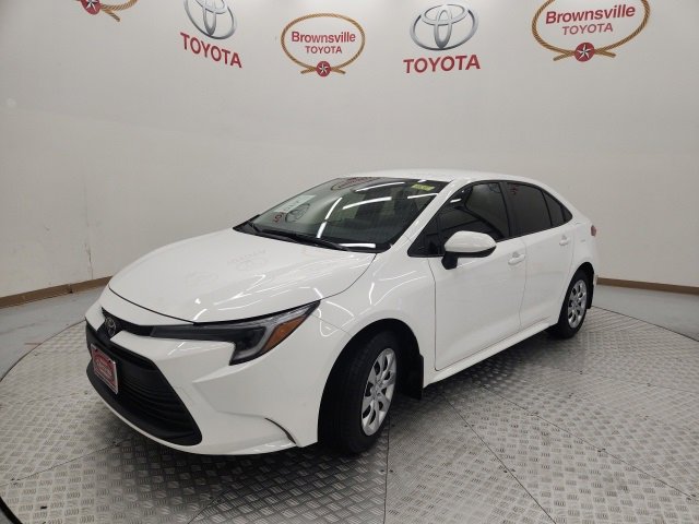 Used 2026 Toyota Corolla LE image 2