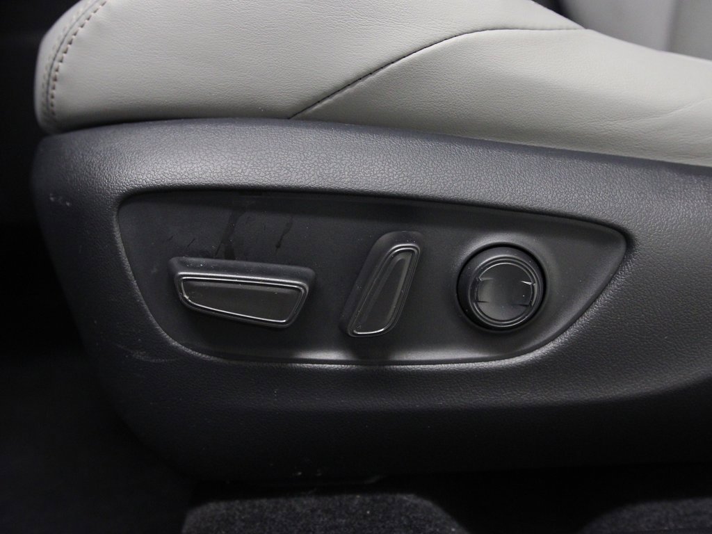 Used 2023 Toyota Venza image 23