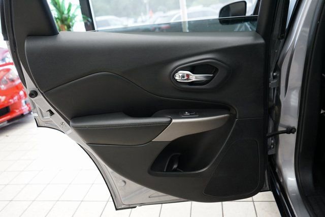 Used 2019 Jeep Cherokee Limited image 44