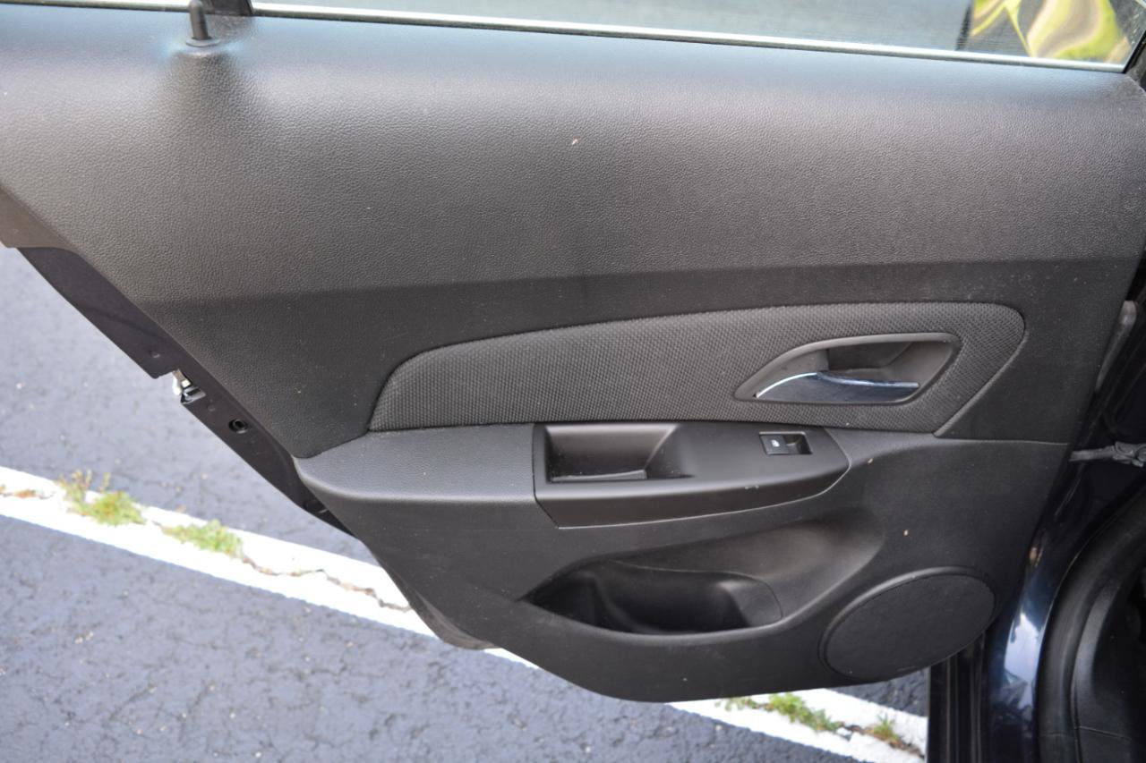 Used 2014 Chevrolet Cruze LT FWD image 11
