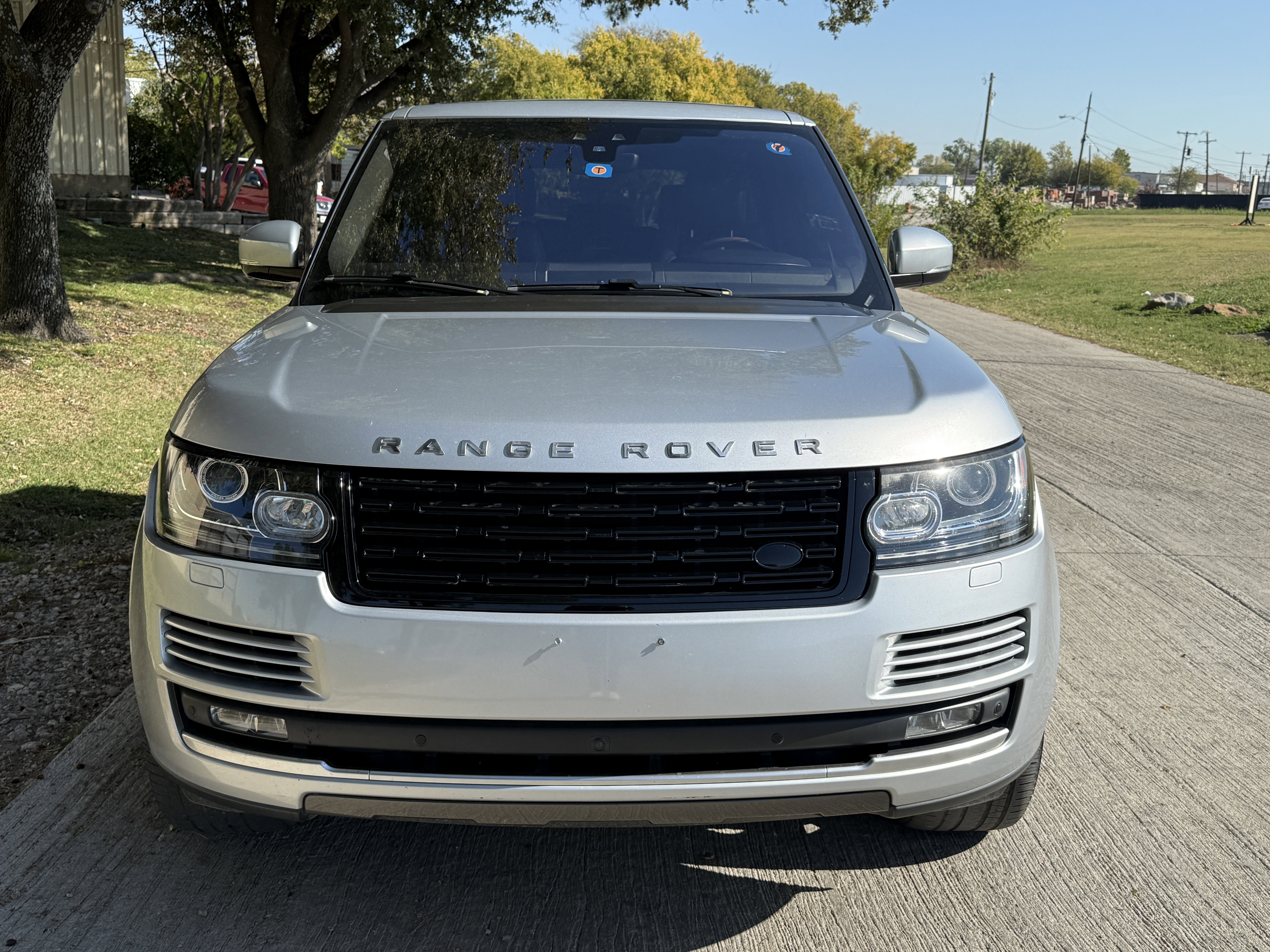 Used 2017 Land Rover Range Rover HSE image 3