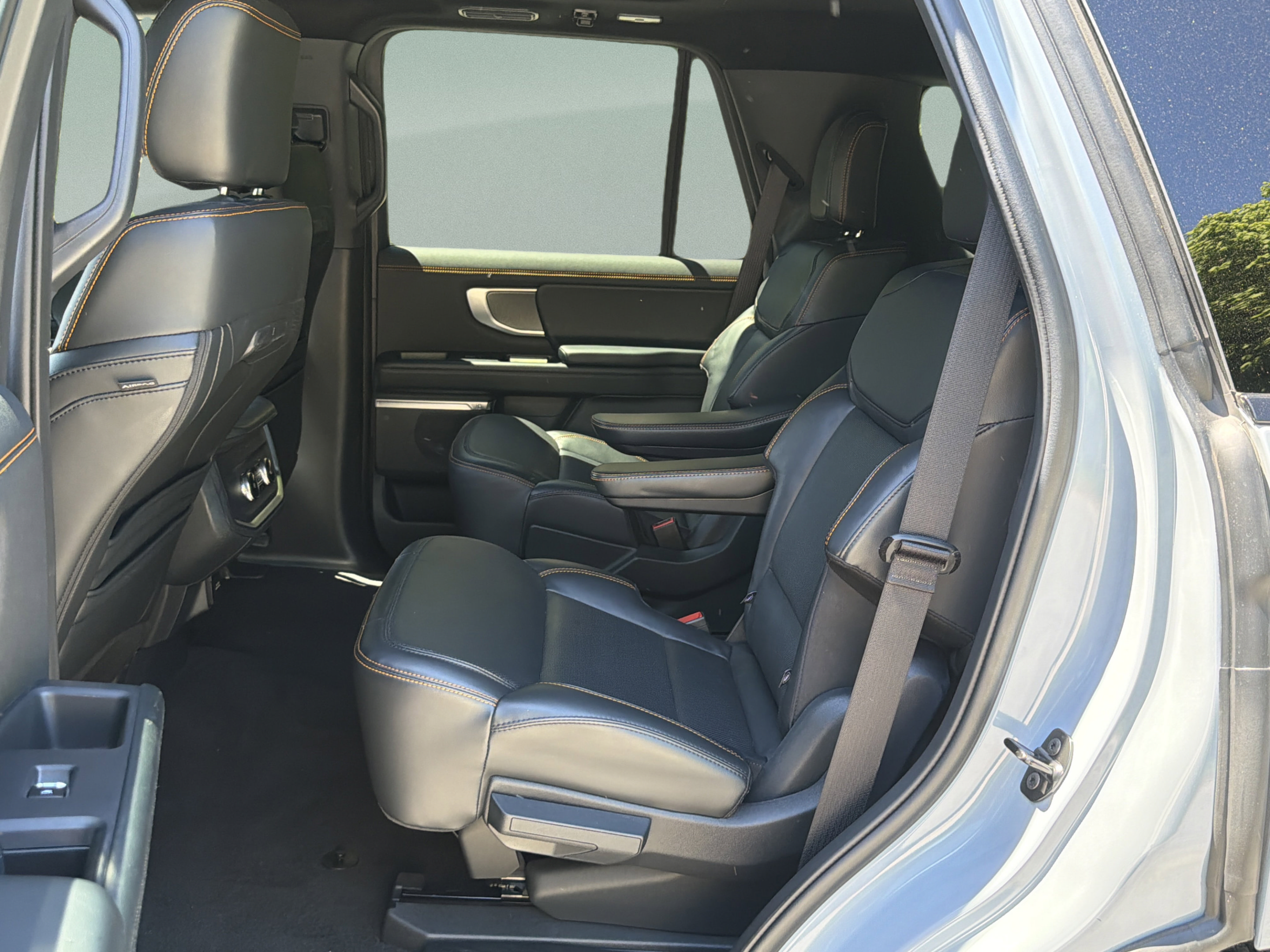 Used 2025 Ford Expedition Tremor AWD/4WD image 34