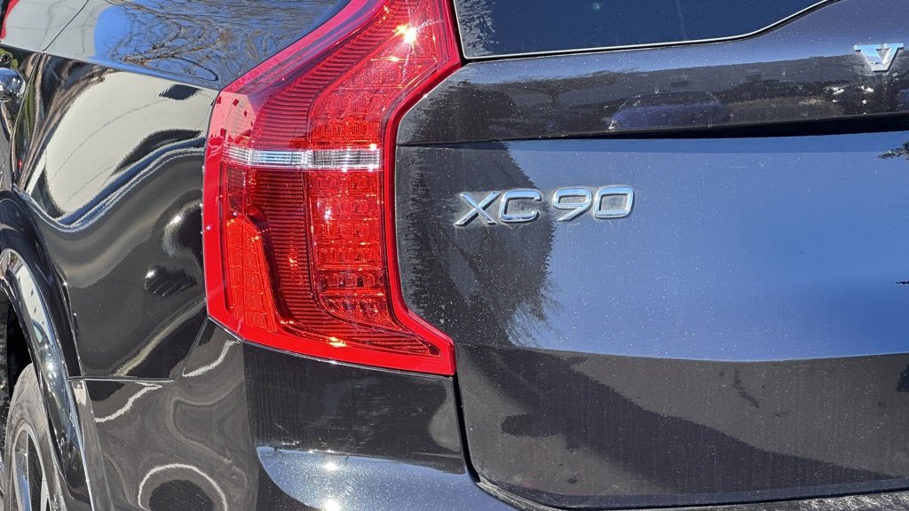 Used 2023 Volvo XC90 B5 Plus w/ Protection Package image 9