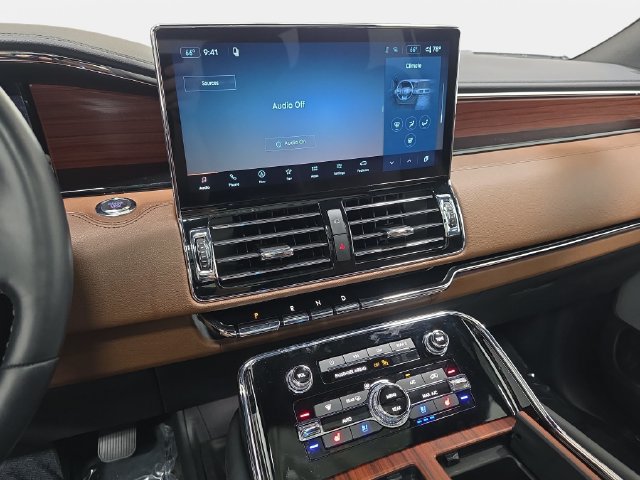 Certified 2024 Lincoln Navigator Reserve AWD/4WD image 17