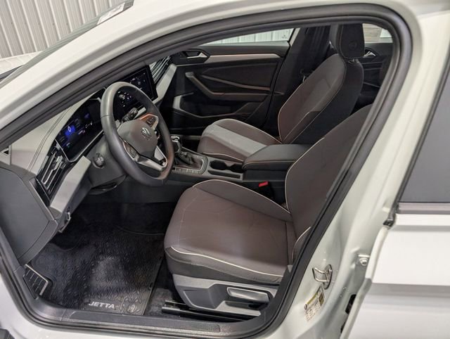 Used 2025 Volkswagen Jetta Sport image 13