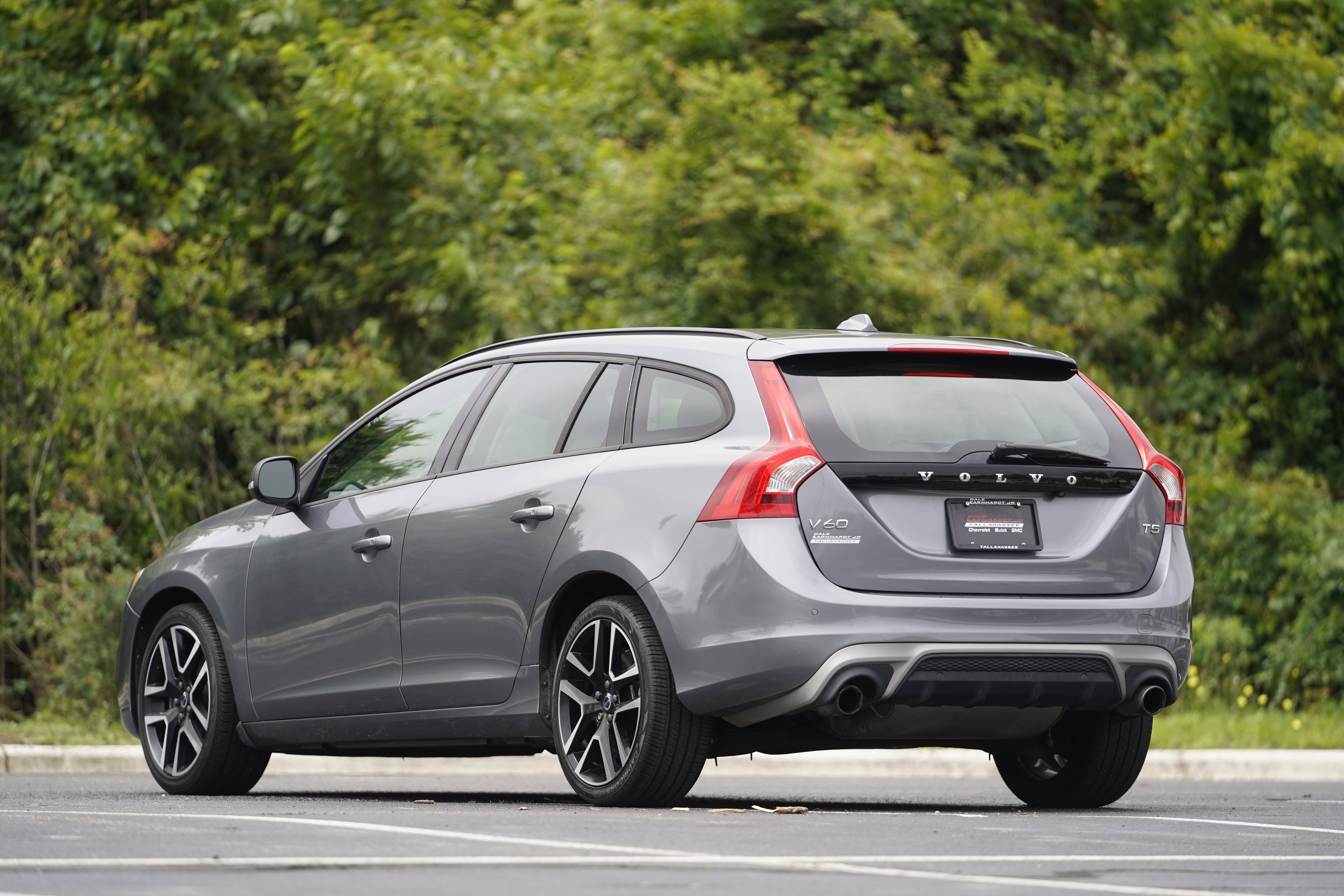 Used 2018 Volvo V60 T5 Dynamic w/ Vision Package FWD image 3