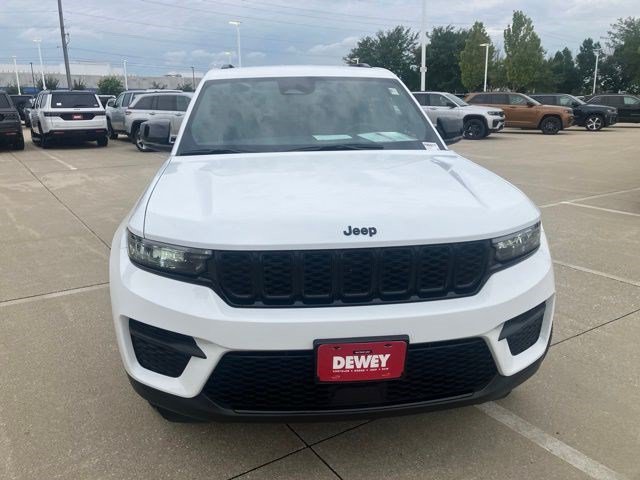 Used 2023 Jeep Grand Cherokee Altitude AWD/4WD image 2