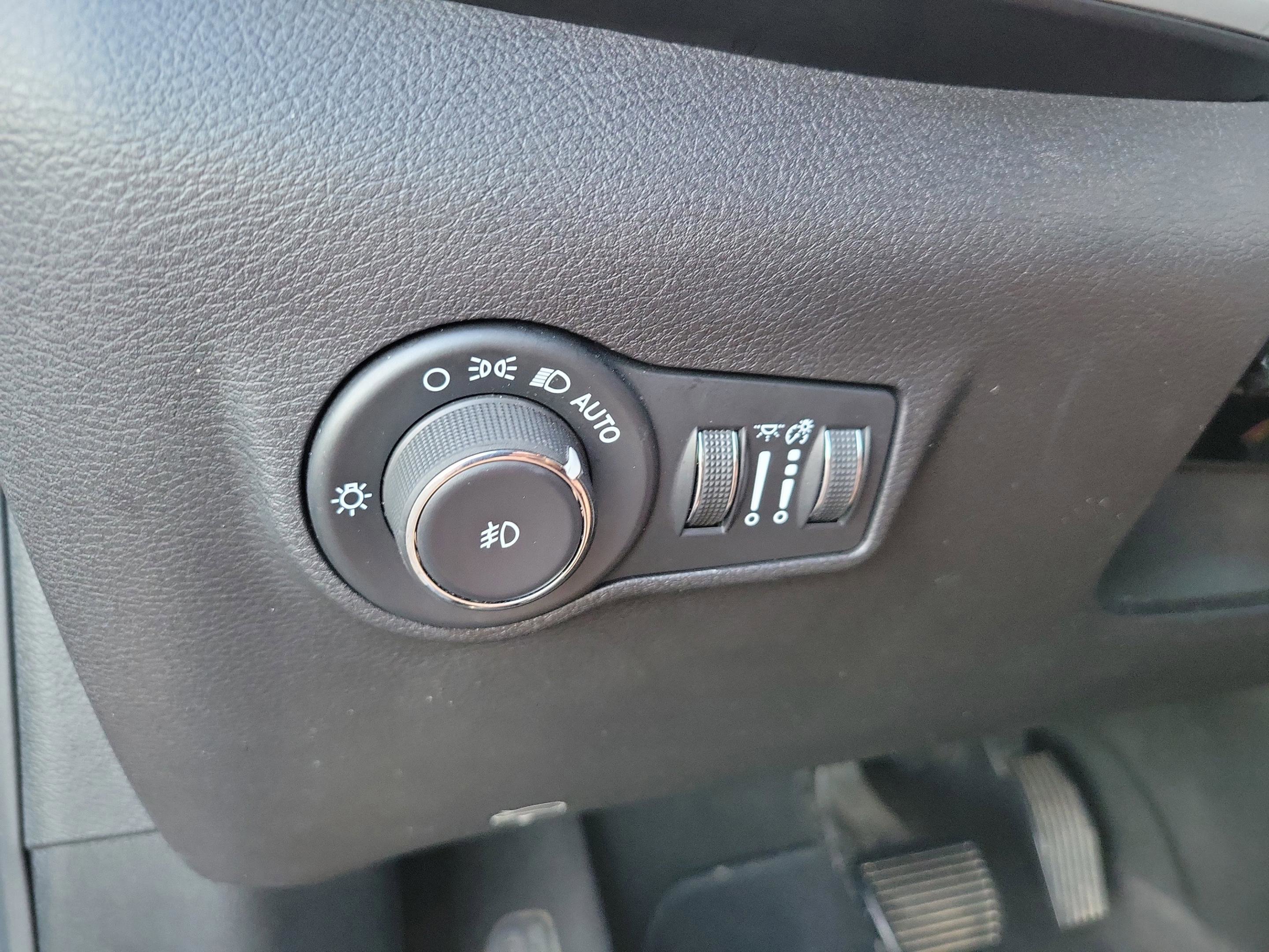 Used 2024 Jeep Compass Latitude image 28