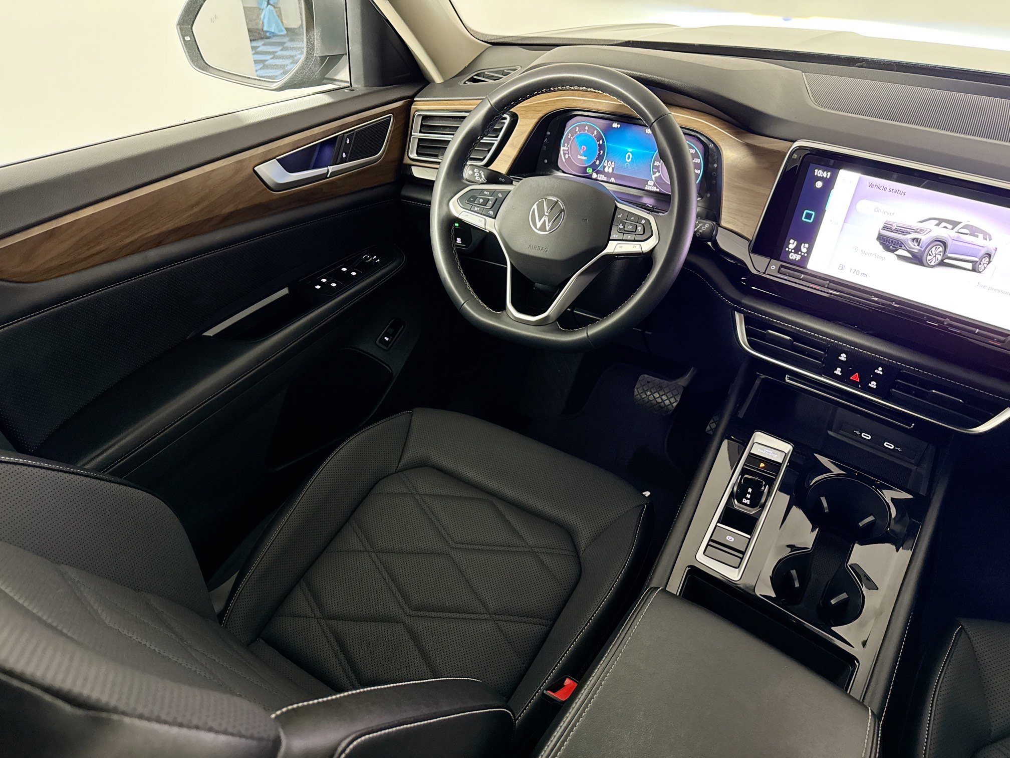 Used 2024 Volkswagen Atlas SE image 32