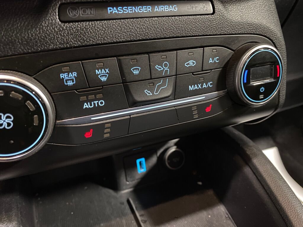 Used 2020 Ford Escape SE image 11