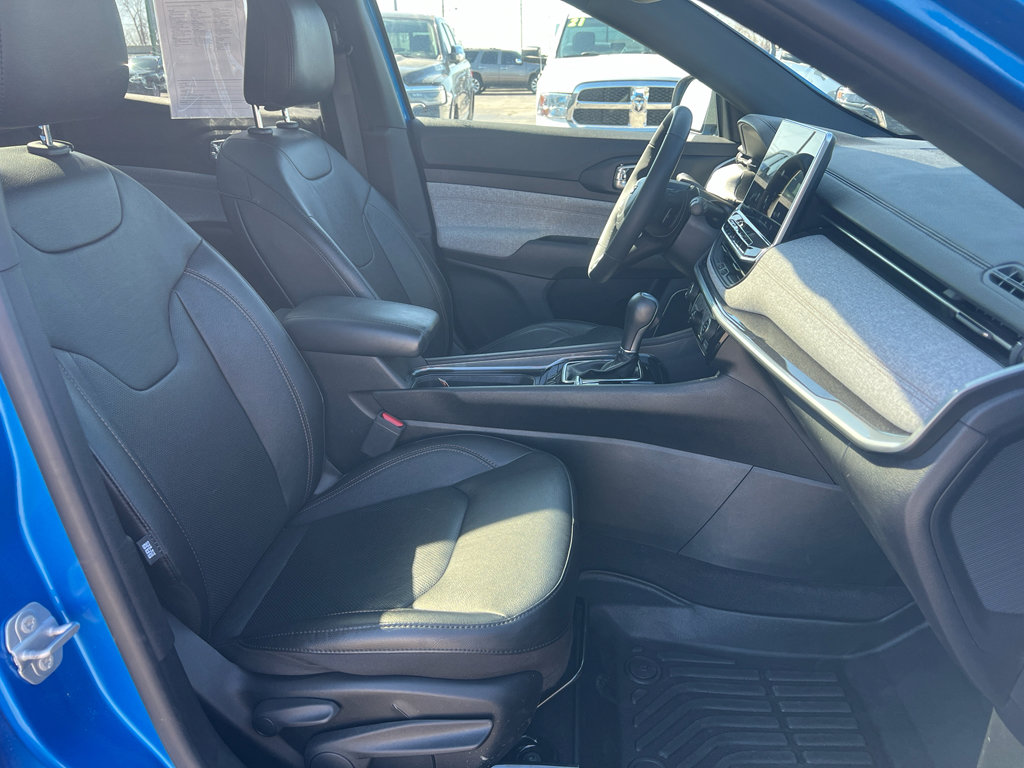 Used 2023 Jeep Compass Latitude w/ Sun and Sound Group image 15