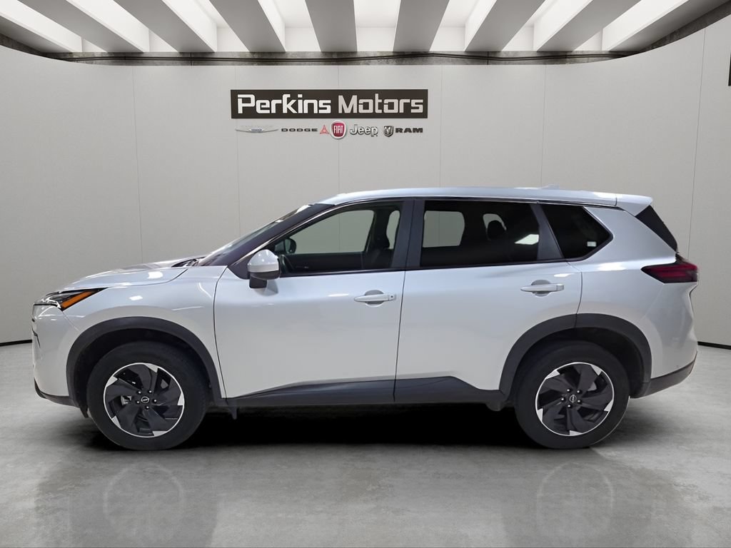 Used 2025 Nissan Rogue SV AWD/4WD image 2