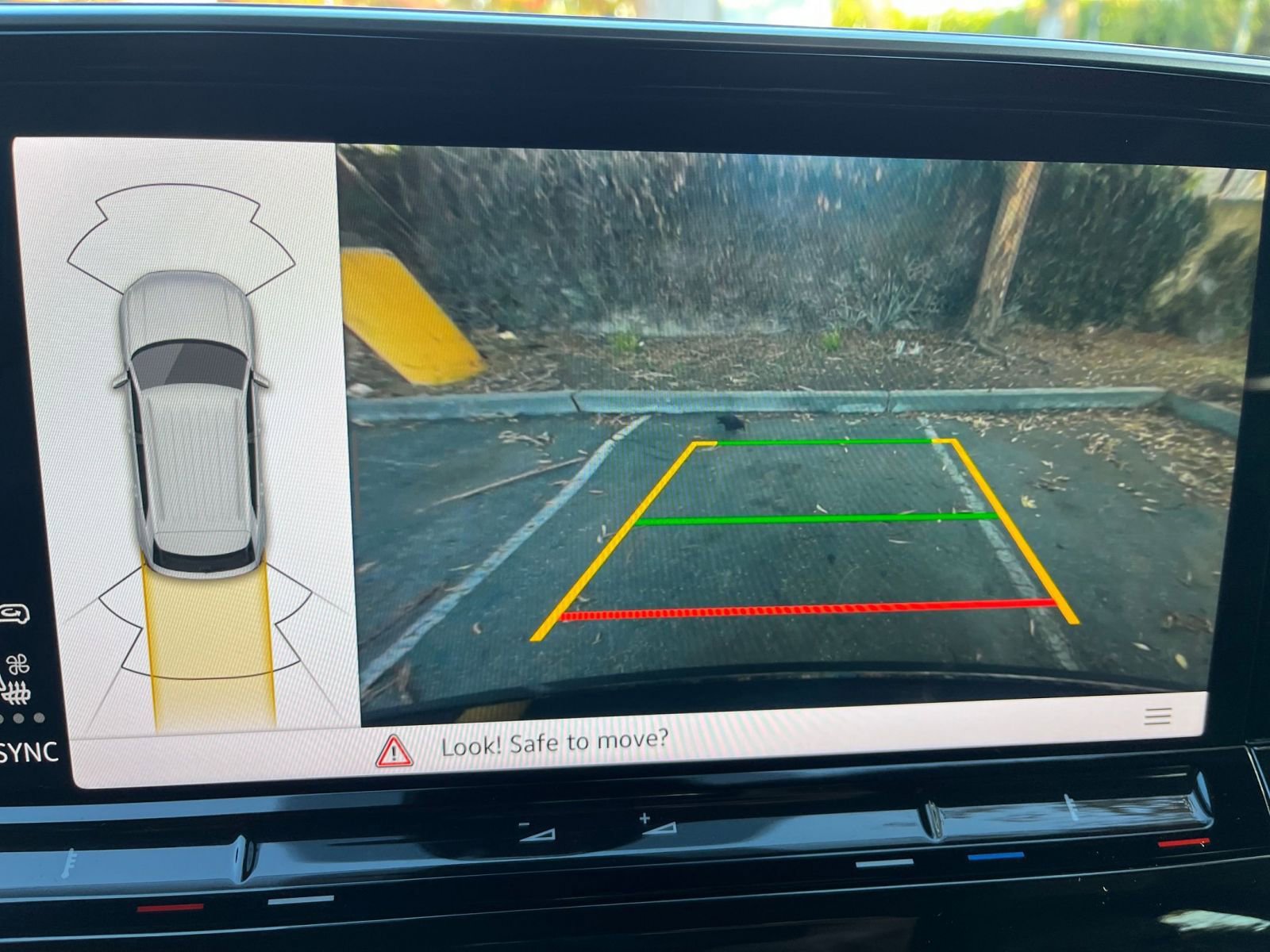 Used 2025 Volkswagen Atlas Cross Sport SE image 18