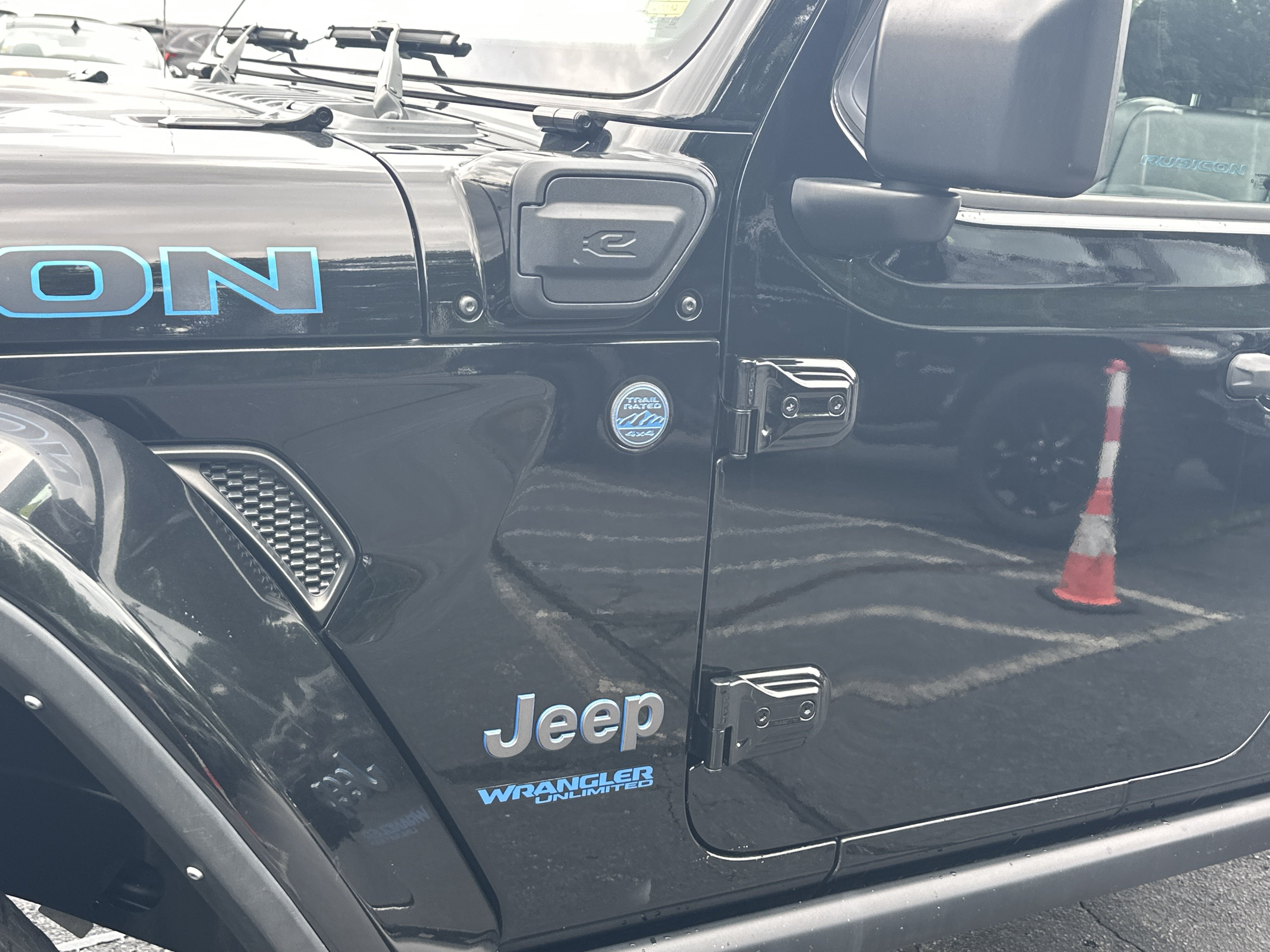 Used 2022 Jeep Wrangler Unlimited Rubicon 4xe AWD/4WD image 15