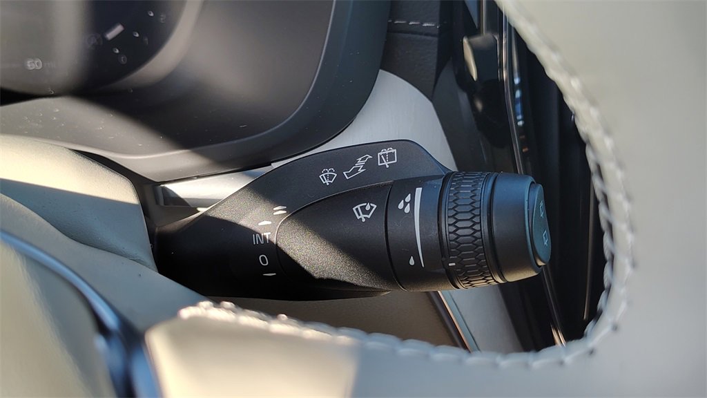 Used 2026 Volvo XC60 B5 Ultra w/ Climate Package PRO image 17