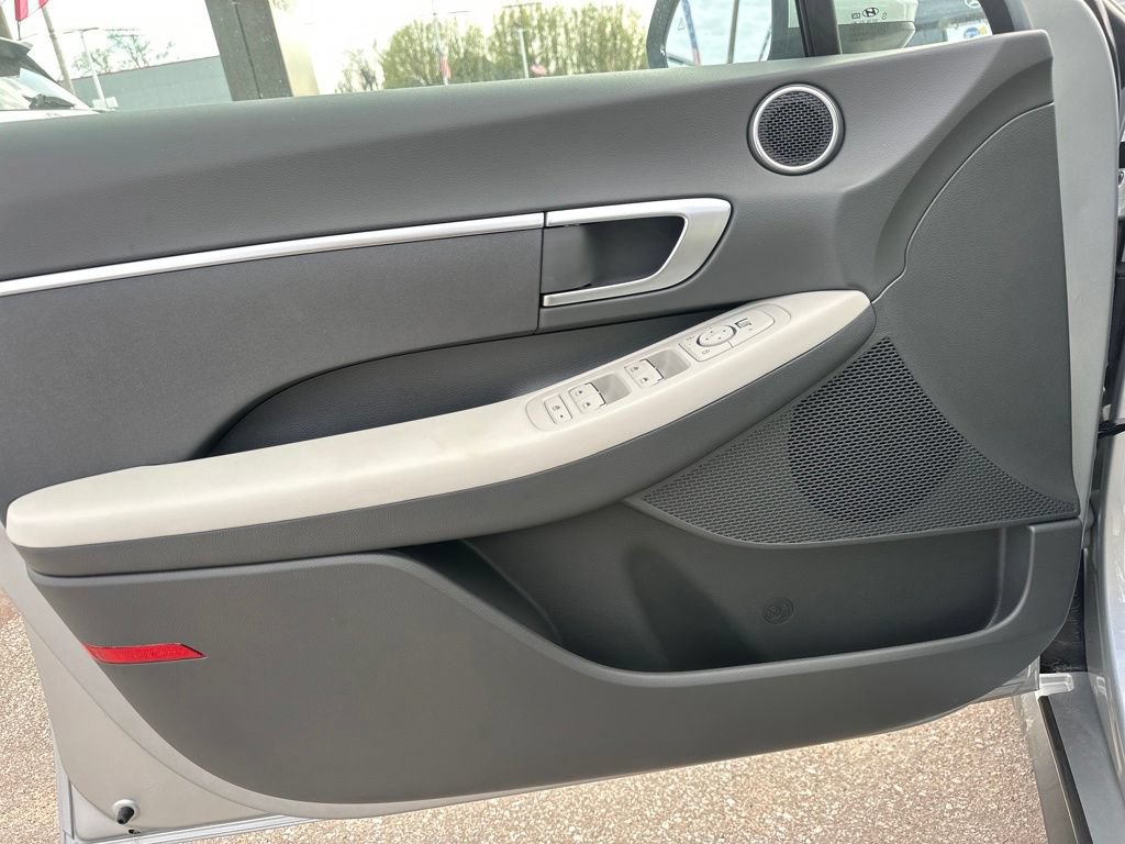 Used 2026 Hyundai Sonata SE FWD image 13