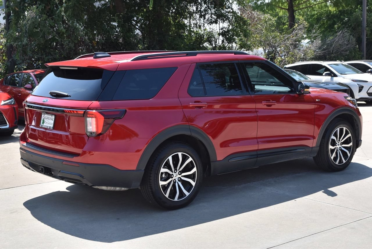 Certified 2025 Ford Explorer ST-Line RWD image 7