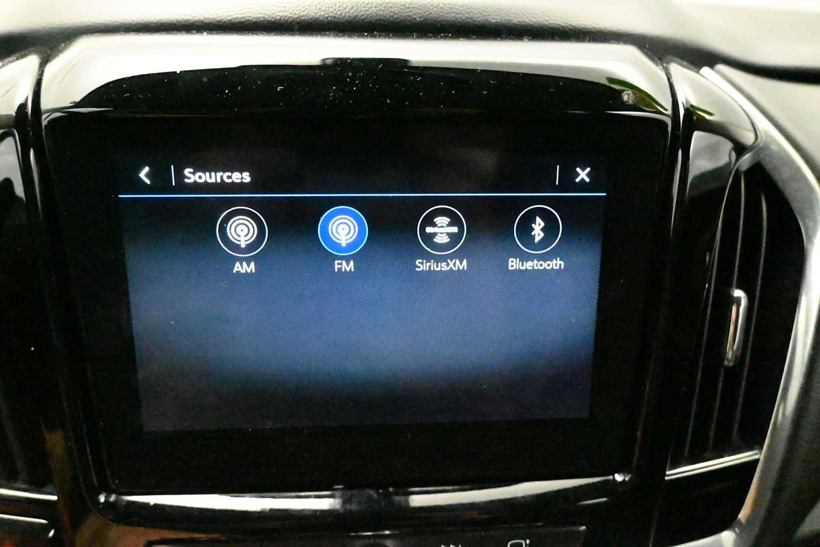Used 2020 Chevrolet Traverse LT w/ LPO, Blackout Package AWD/4WD image 14