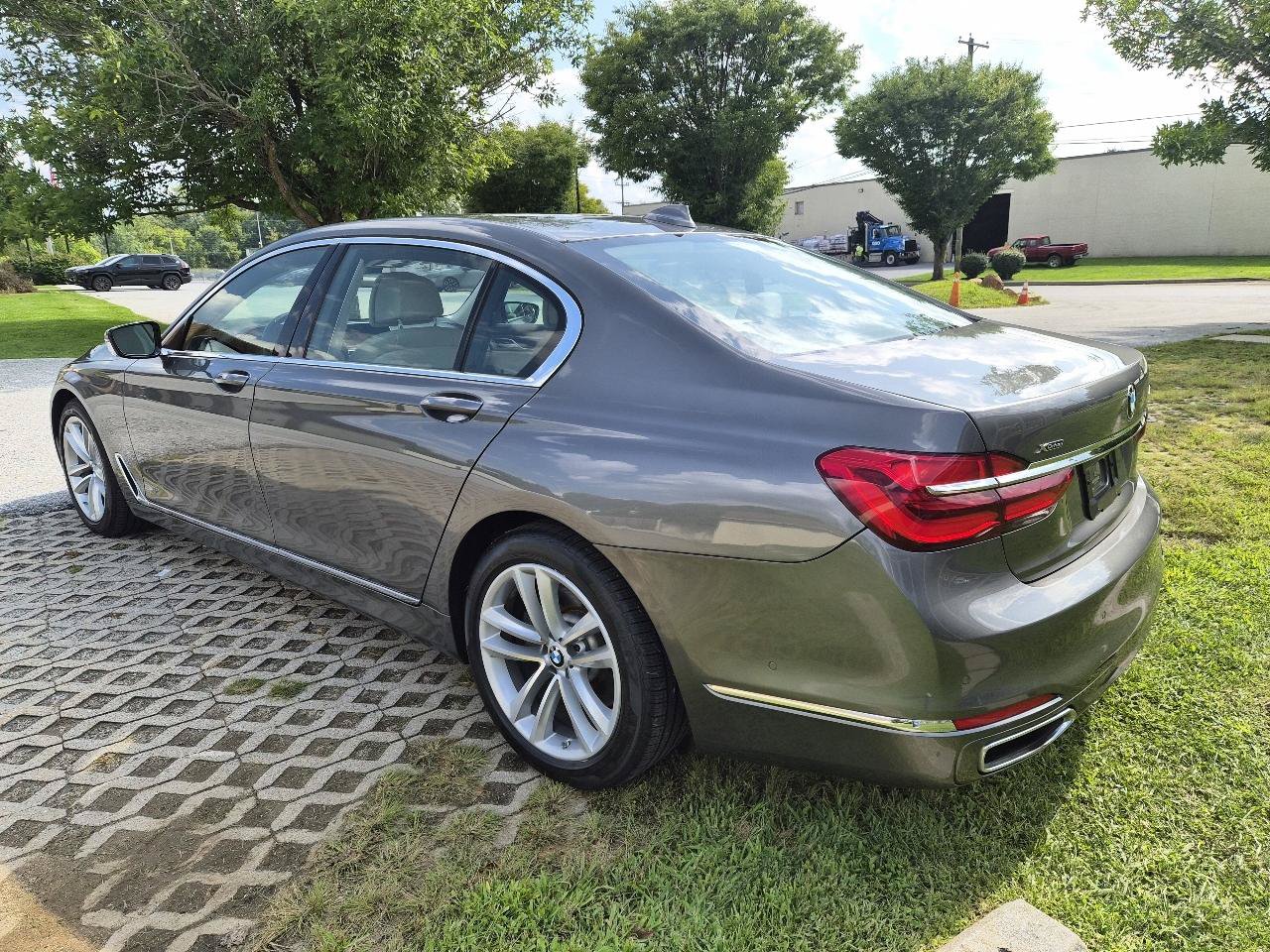 Used 2016 BMW 750i xDrive AWD/4WD image 8