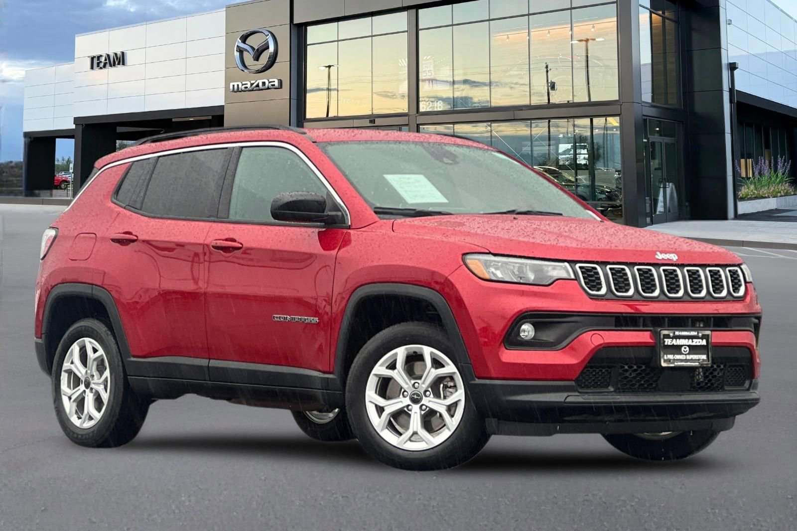 Used 2025 Jeep Compass Latitude image 2