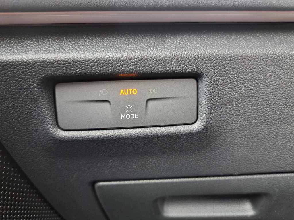 New 2026 Volkswagen Tiguan SE image 16