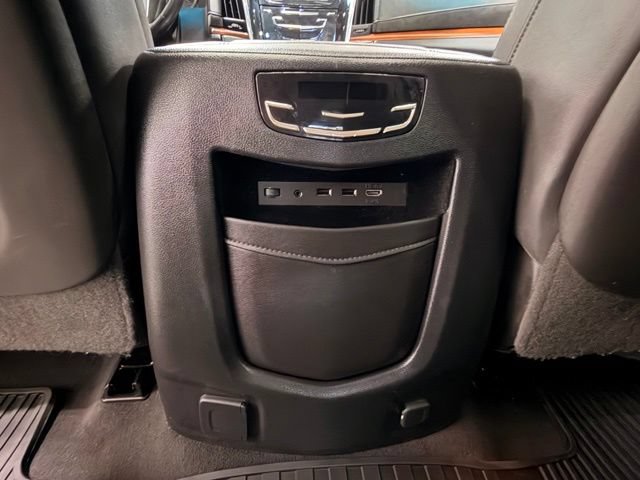 Used 2017 Cadillac Escalade Luxury AWD/4WD image 24