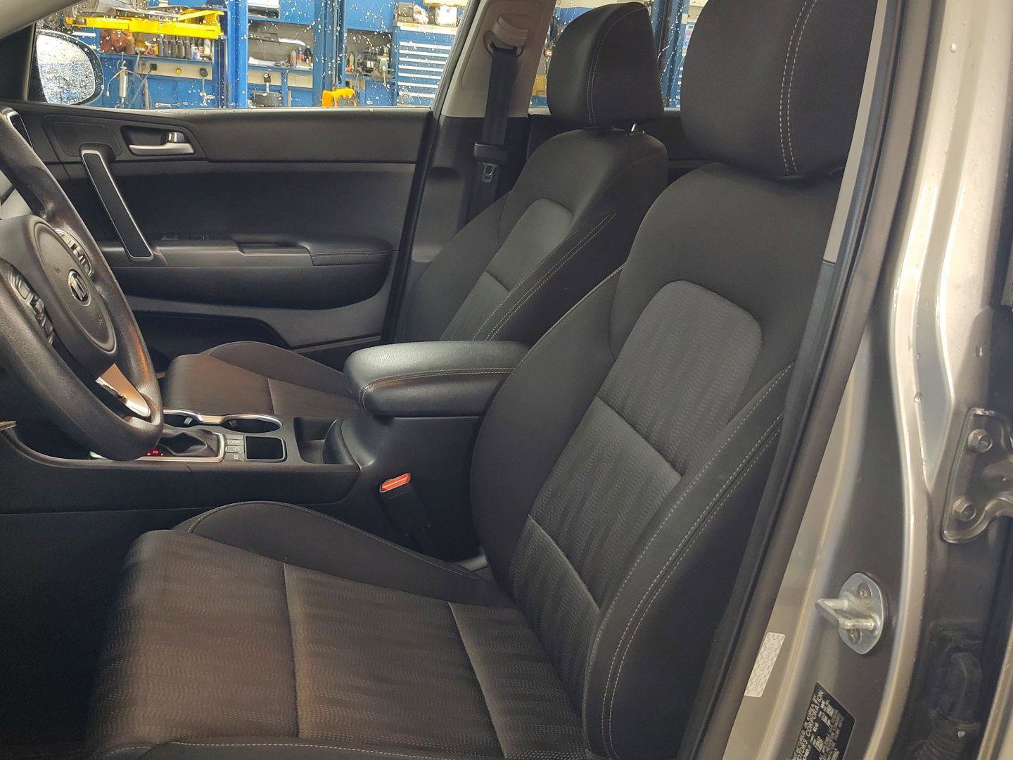 Used 2019 Kia Sportage LX AWD/4WD image 2