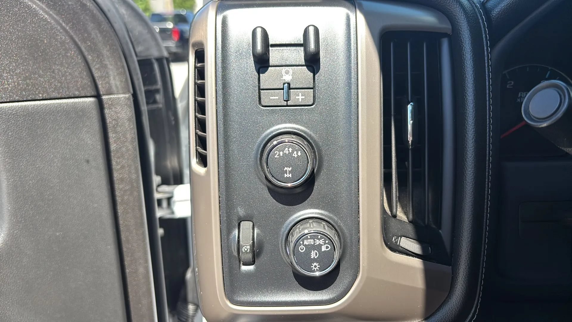 Used 2018 GMC Sierra 3500 Denali w/ Duramax Plus Package AWD/4WD image 22