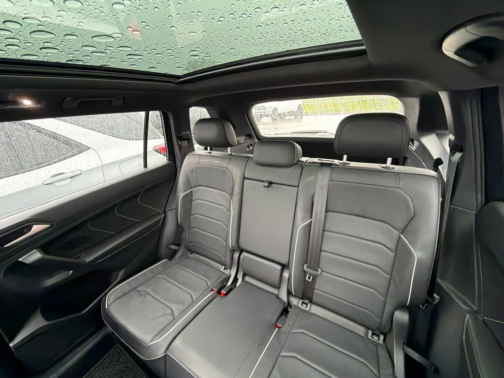 Used 2022 Volkswagen Tiguan SEL R-Line AWD/4WD image 19
