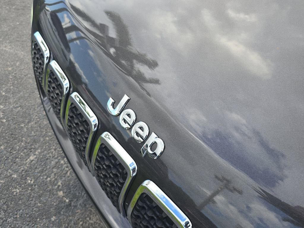 Used 2019 Jeep Cherokee Limited image 11