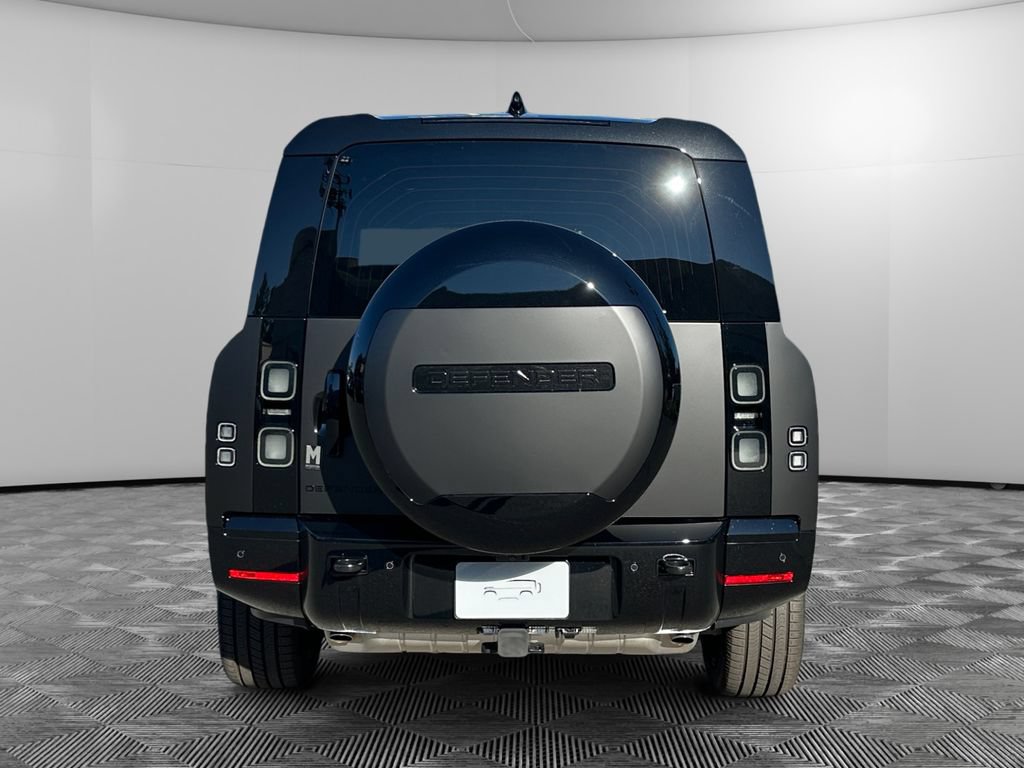 New 2026 Land Rover Defender 130 X-Dynamic SE AWD/4WD image 4