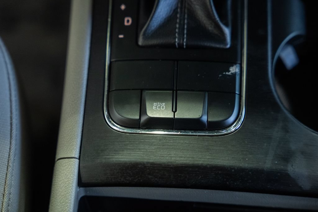 Used 2018 Kia Sedona LX FWD image 21