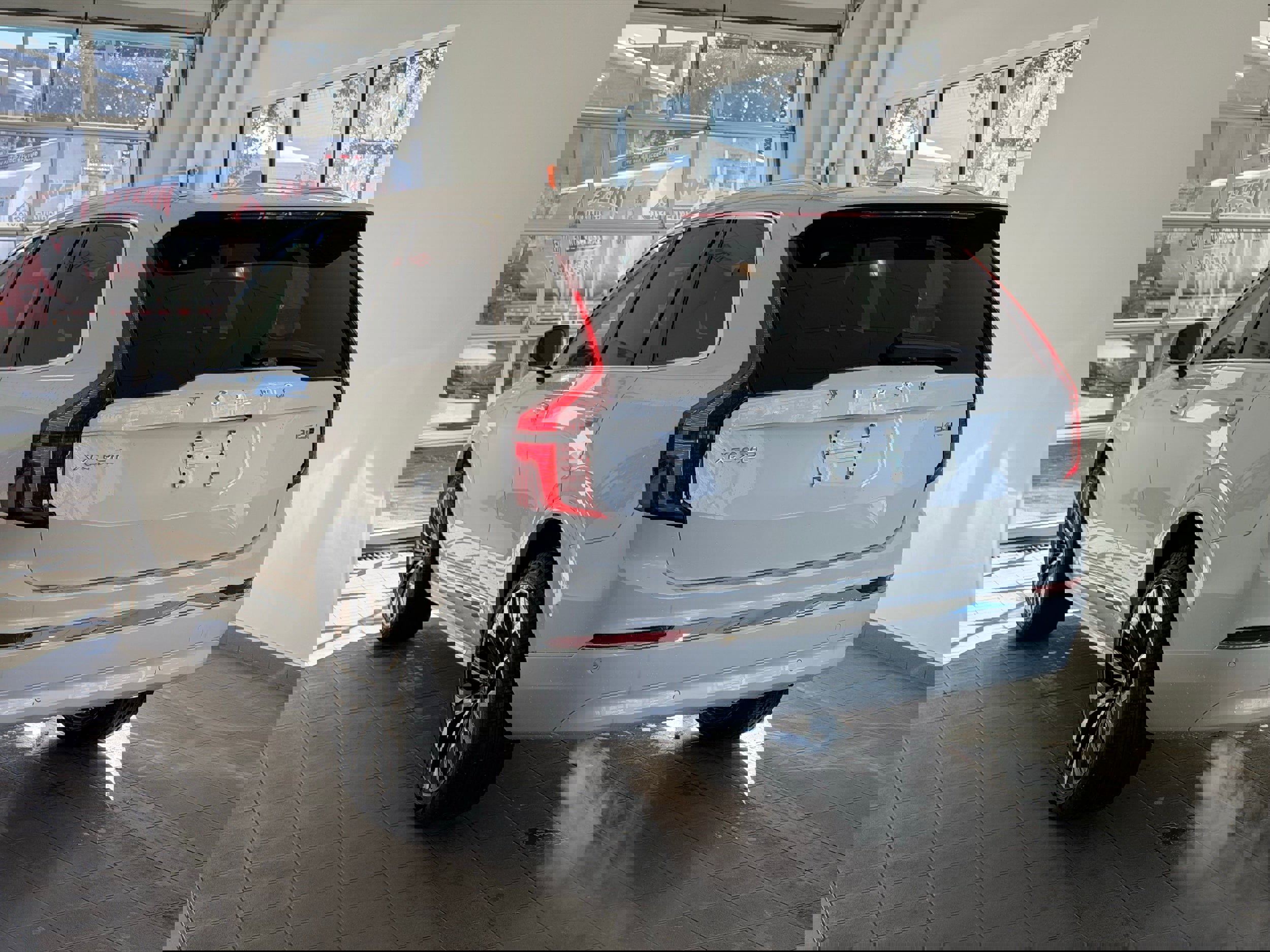 New 2026 Volvo XC90 B6 Plus w/ Protection Package Premier image 8