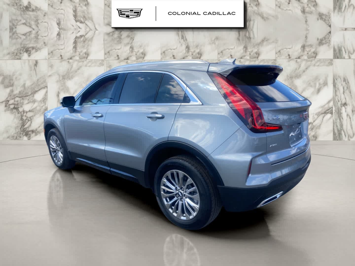 Used 2025 Cadillac XT4 Premium Luxury AWD/4WD image 2