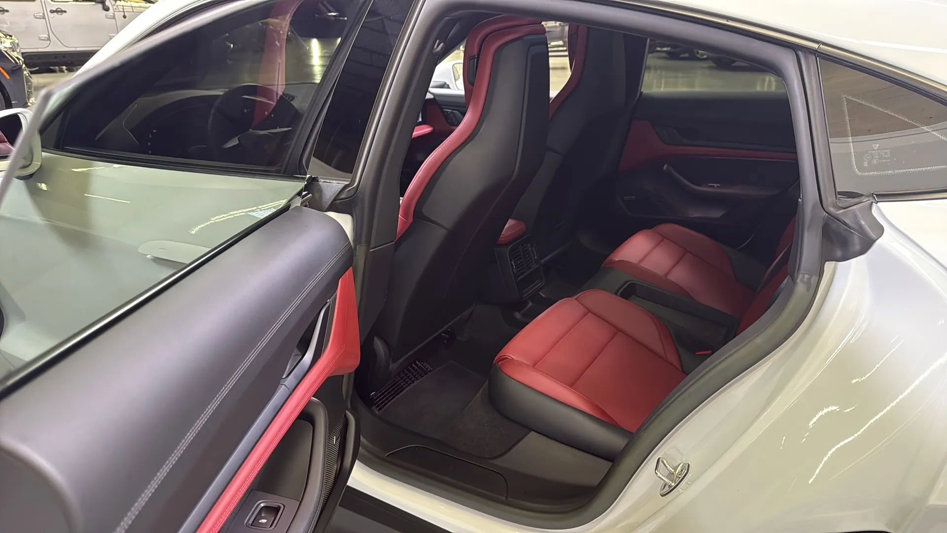 Used 2023 Porsche Taycan image 21