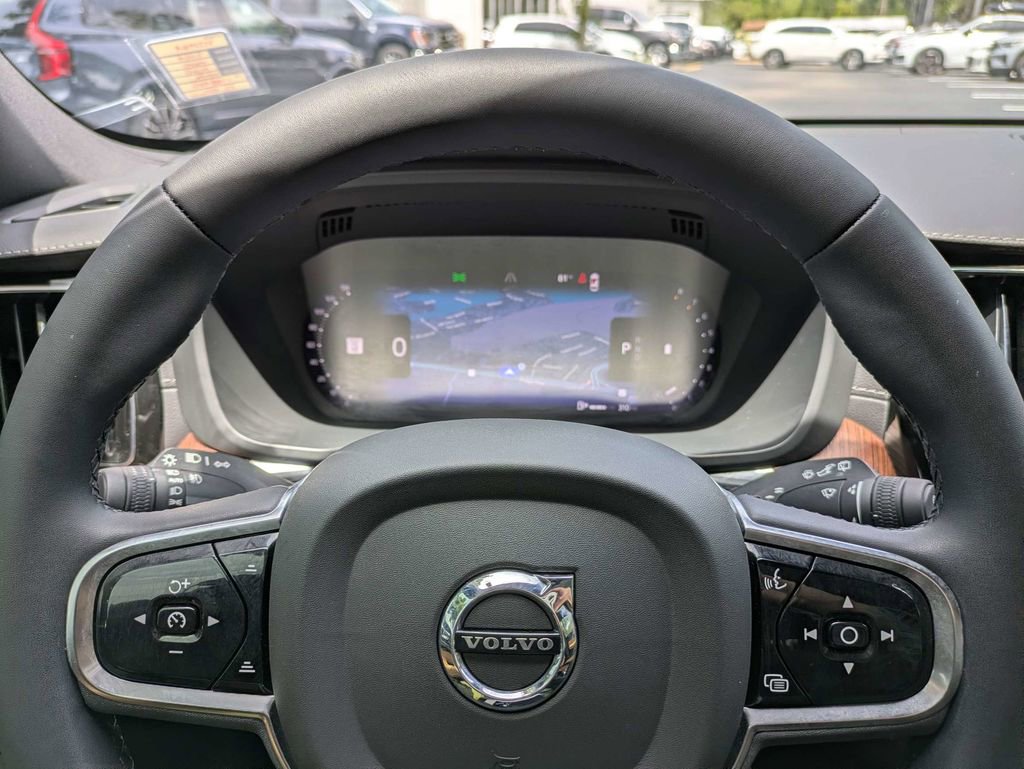 Used 2024 Volvo XC60 B5 Ultimate w/ Protection Package Premier AWD/4WD image 39