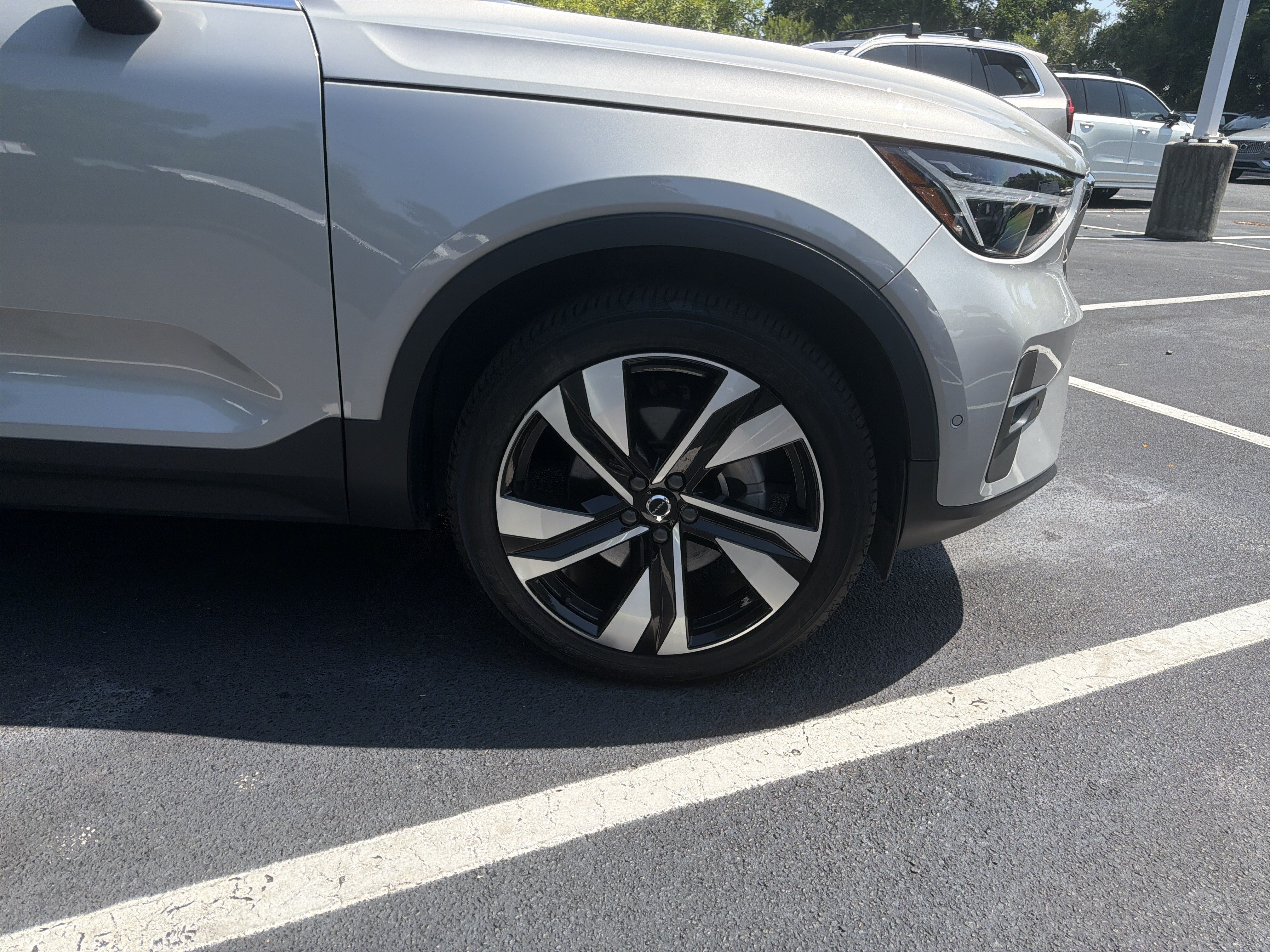 Certified 2023 Volvo XC40 B5 Ultimate w/ Protection Package Premier AWD/4WD image 13