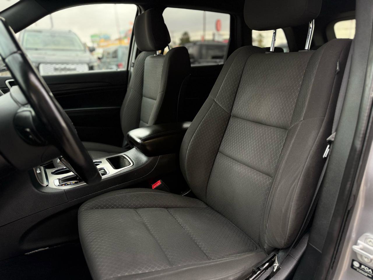 Used 2021 Jeep Grand Cherokee Laredo RWD image 12
