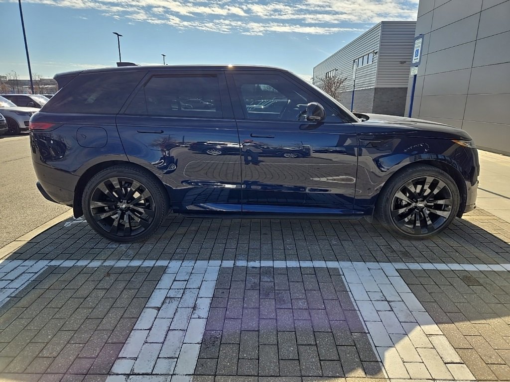 Used 2023 Land Rover Range Rover Sport SE Dynamic image 4